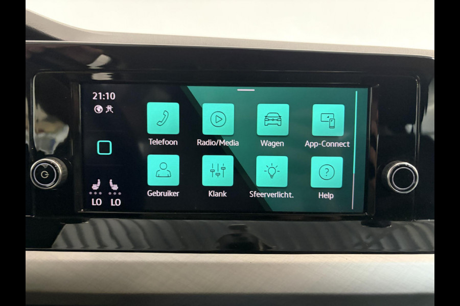 Volkswagen Golf 1.0 eTSI 110pk Automaat Life Climate control LED Lane Assist App Connect Cruise Control Climatronic Lichtmetalen Velgen Velgen Winterpakket