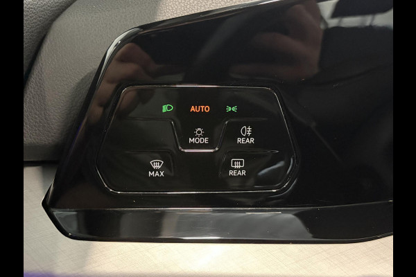 Volkswagen Golf 1.0 eTSI 110pk Automaat Life Climate control LED Lane Assist App Connect Cruise Control Climatronic Lichtmetalen Velgen Velgen Winterpakket