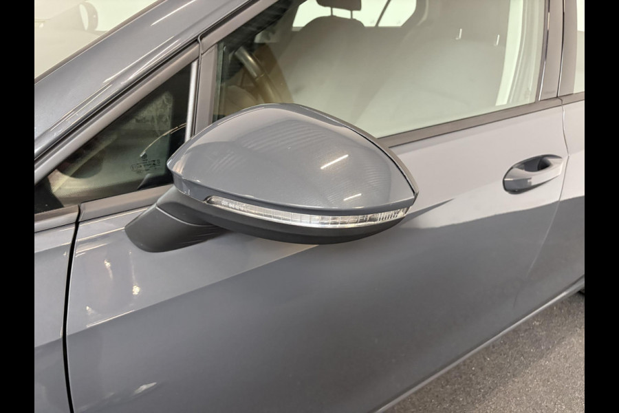 Volkswagen Golf 1.0 eTSI 110pk Automaat Life Climate control LED Lane Assist App Connect Cruise Control Climatronic Lichtmetalen Velgen Velgen Winterpakket