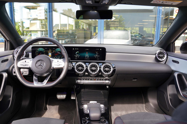 Mercedes-Benz A-Klasse 200 Business Solution AMG|Prijs rijklaar incl. 12 mnd garantie|Schuif/kanteldak Carplay PDC DAB Camera LED