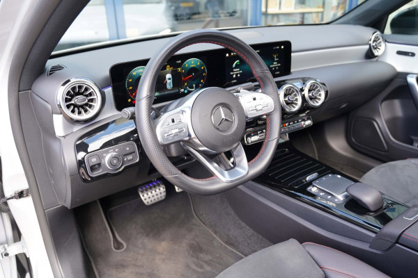 Mercedes-Benz A-Klasse 200 Business Solution AMG|Prijs rijklaar incl. 12 mnd garantie|Schuif/kanteldak Carplay PDC DAB Camera LED