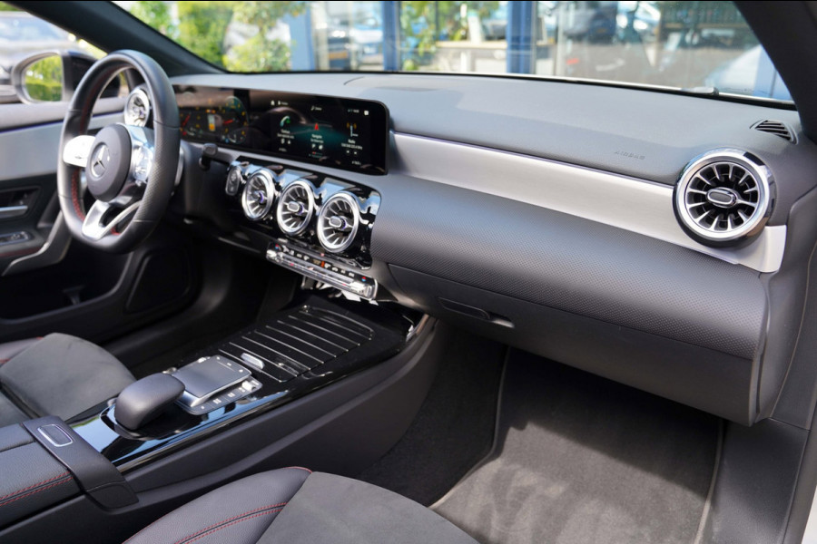 Mercedes-Benz A-Klasse 200 Business Solution AMG|Prijs rijklaar incl. 12 mnd garantie|Schuif/kanteldak Carplay PDC DAB Camera LED