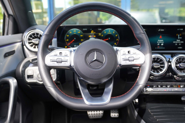 Mercedes-Benz A-Klasse 200 Business Solution AMG|Prijs rijklaar incl. 12 mnd garantie|Schuif/kanteldak Carplay PDC DAB Camera LED