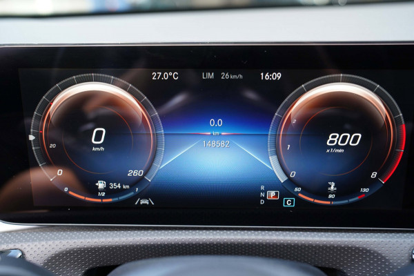 Mercedes-Benz A-Klasse 200 Business Solution AMG|Prijs rijklaar incl. 12 mnd garantie|Schuif/kanteldak Carplay PDC DAB Camera LED