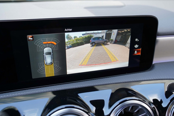 Mercedes-Benz A-Klasse 200 Business Solution AMG|Prijs rijklaar incl. 12 mnd garantie|Schuif/kanteldak Carplay PDC DAB Camera LED