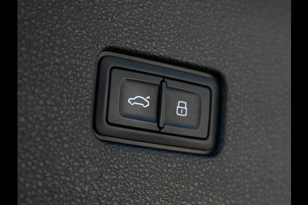 Audi Q8 55 TFSI quattro Pro Line Plus | Panoramadak | Night-Vision | Achterasbesturing | HUD | Luchtvering | B&O | Stoelmassage + Ventilatie | Camera | Soft-Close | Ambiance Interieur | Adaptive Cruise |