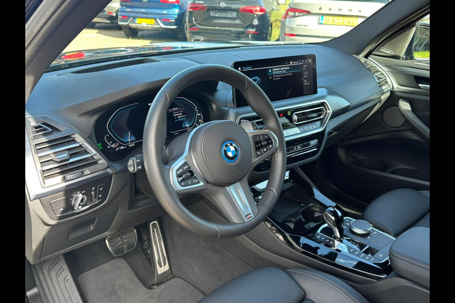 BMW X3 xDrive30e M Sport | Plug-in Hybride | incl. BMW Service Inclusive (5 jaar/100.000 km) | Afneembare Trekhaak | M pakket | Harman Kardon | Sportstoelen | Elektrische stoelen met geheugenfunctie | 360 graden camera | Stoelverwarming | Keyless | Elektrische achterklep | Adaptive Led | High-beam Headlights Control | Head Up Display | Adaptief demping systeem