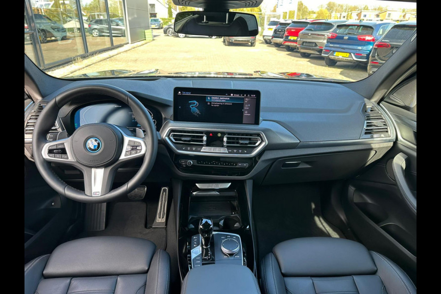 BMW X3 xDrive30e M Sport | Plug-in Hybride | incl. BMW Service Inclusive (5 jaar/100.000 km) | Afneembare Trekhaak | M pakket | Harman Kardon | Sportstoelen | Elektrische stoelen met geheugenfunctie | 360 graden camera | Stoelverwarming | Keyless | Elektrische achterklep | Adaptive Led | High-beam Headlights Control | Head Up Display | Adaptief demping systeem