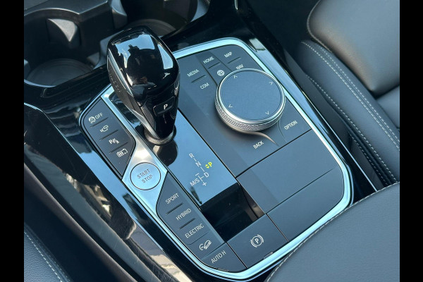 BMW X3 xDrive30e M Sport | Plug-in Hybride | incl. BMW Service Inclusive (5 jaar/100.000 km) | Afneembare Trekhaak | M pakket | Harman Kardon | Sportstoelen | Elektrische stoelen met geheugenfunctie | 360 graden camera | Stoelverwarming | Keyless | Elektrische achterklep | Adaptive Led | High-beam Headlights Control | Head Up Display | Adaptief demping systeem