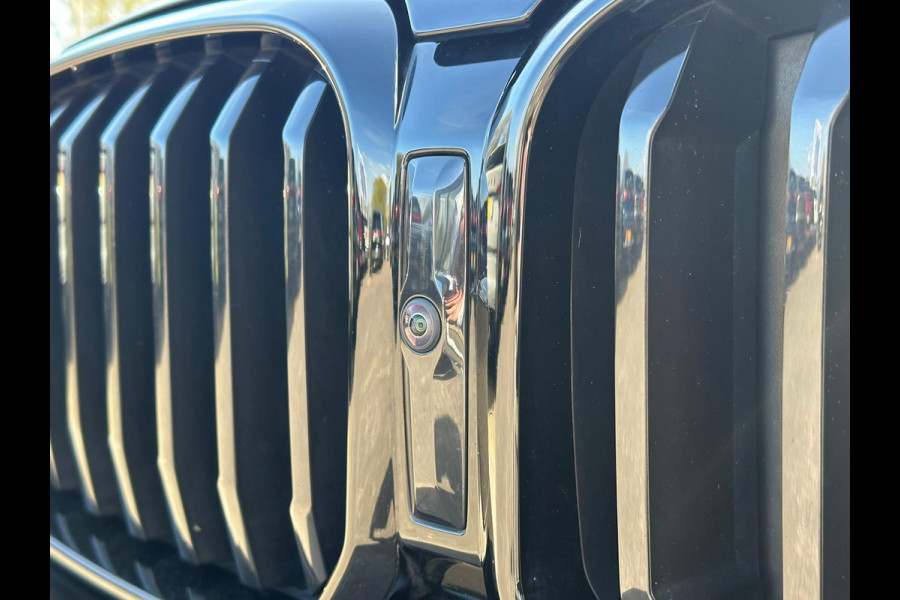 BMW X3 xDrive30e M Sport | Plug-in Hybride | incl. BMW Service Inclusive (5 jaar/100.000 km) | Afneembare Trekhaak | M pakket | Harman Kardon | Sportstoelen | Elektrische stoelen met geheugenfunctie | 360 graden camera | Stoelverwarming | Keyless | Elektrische achterklep | Adaptive Led | High-beam Headlights Control | Head Up Display | Adaptief demping systeem