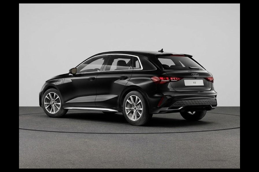 Audi A3 Sportback S edition 40 TFSI e 204 pk | Assis.pak Driving+Parking plus | Warmtewerend glas donker tint | Adaptive Cruise Control | Ambient sfeerverlichting |