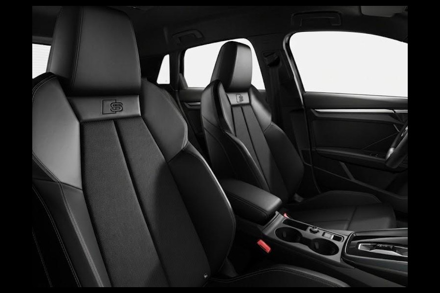 Audi A3 Sportback S edition 40 TFSI e 204 pk | Assis.pak Driving+Parking plus | Warmtewerend glas donker tint | Adaptive Cruise Control | Ambient sfeerverlichting |