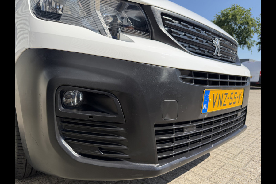 Peugeot Partner 1.2 PureTech Premium / vaste prijs rijklaar € 11.750 ex btw / lease vanaf € 198 / airco / cruise control / pdc achter / navigatie / raam in de schuifdeur / euro 6 !