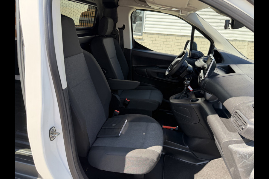 Peugeot Partner 1.2 PureTech Premium / vaste prijs rijklaar € 11.750 ex btw / lease vanaf € 198 / airco / cruise control / pdc achter / navigatie / raam in de schuifdeur / euro 6 !