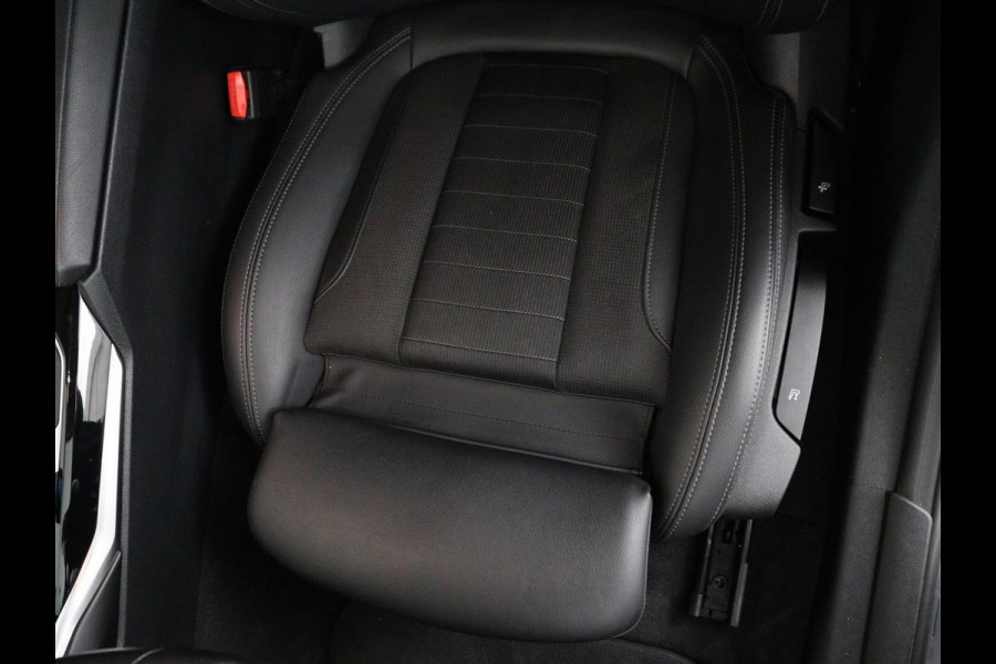 BMW i4 eDrive40 84 kWh | SOH 93,8% | Camera | Adaptive cruise | Climate control | Navigatie | DAB+ | Bluetooth | Stoelverwarming | Carplay
