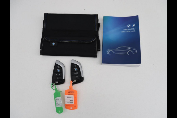 BMW i4 eDrive40 84 kWh | SOH 93,8% | Camera | Adaptive cruise | Climate control | Navigatie | DAB+ | Bluetooth | Stoelverwarming | Carplay