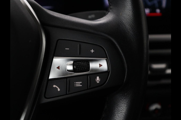 BMW i4 eDrive40 84 kWh | SOH 93,8% | Camera | Adaptive cruise | Climate control | Navigatie | DAB+ | Bluetooth | Stoelverwarming | Carplay
