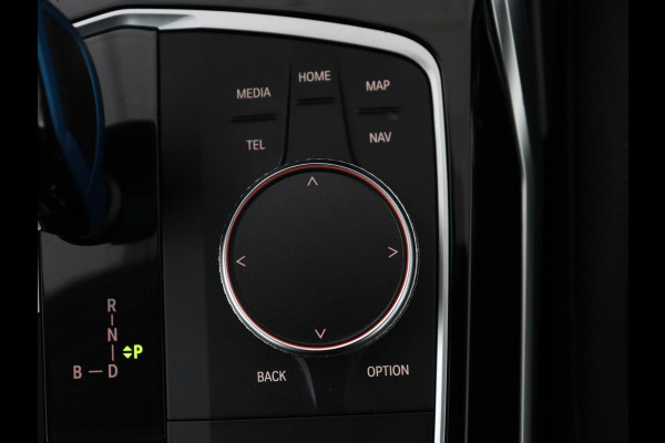 BMW i4 eDrive40 84 kWh | SOH 93,8% | Camera | Adaptive cruise | Climate control | Navigatie | DAB+ | Bluetooth | Stoelverwarming | Carplay