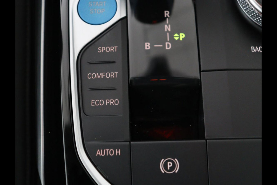 BMW i4 eDrive40 84 kWh | SOH 93,8% | Camera | Adaptive cruise | Climate control | Navigatie | DAB+ | Bluetooth | Stoelverwarming | Carplay