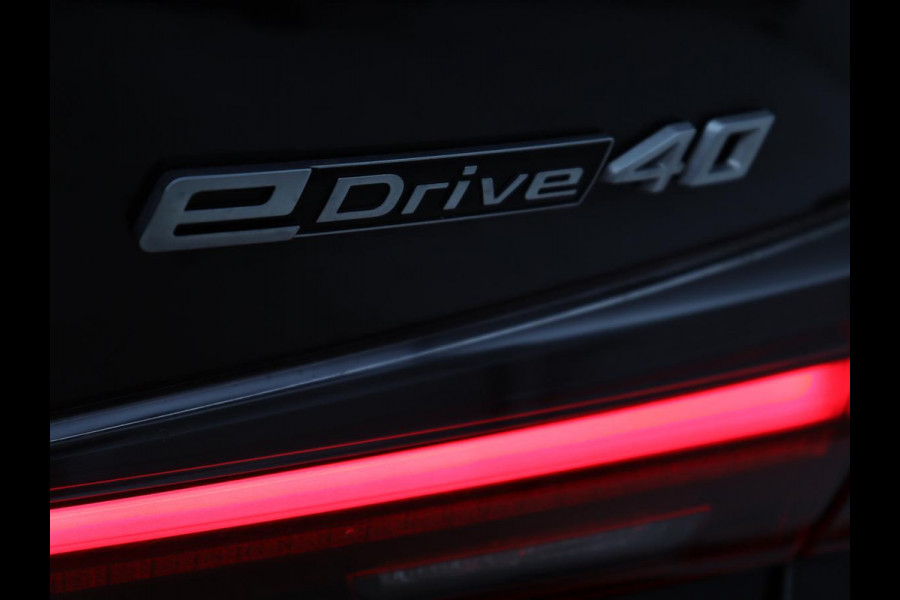 BMW i4 eDrive40 84 kWh | SOH 93,8% | Camera | Adaptive cruise | Climate control | Navigatie | DAB+ | Bluetooth | Stoelverwarming | Carplay