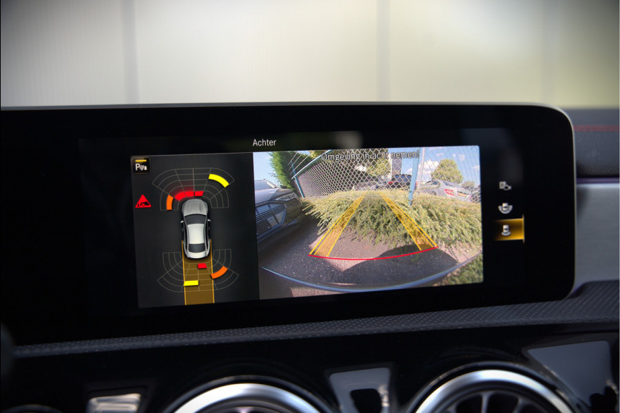 Mercedes-Benz CLA-Klasse 180 Business Solution AMG | Stoelverwarming | Parkeersensoren | Navigatie | Cruise Control | Ambiance Verlichting | Keyless | Camera | Climate Control