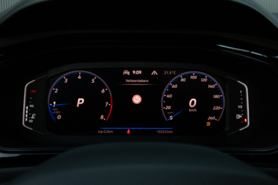 Volkswagen T-Roc Cabrio 1.5 TSI R-Line | ACC | Stoel & Stuurverwarming | Apple Carplay | Black Style