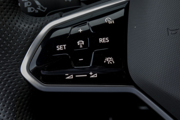 Volkswagen T-Roc Cabrio 1.5 TSI R-Line | ACC | Stoel & Stuurverwarming | Apple Carplay | Black Style