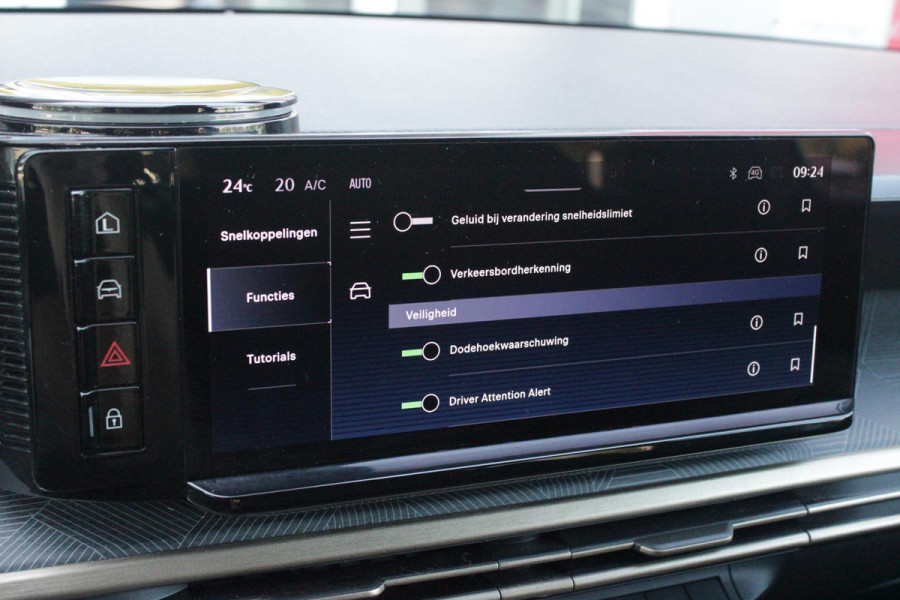 Lancia Ypsilon 1.2 Hybrid 110PK AUTOMAAT LX | CAMERA VOOR + ACHTER | PARKEERSENSOREN VOOR + ACHTER | DRIVE PACK: ADAPTIVE CRUISE CONTROL/DODEHOEK DETECTIE/ELEKTRISCH INKLAPBARE BUITENSPIEGELS/SPROTIEF STUURWIEL | SFEER VERLICHTING | CLIMATE CONTROL | DRAADLOZE APPLE CARPLAY/ANDROID AUTO | DRAADLOZE TELEFOONLADER | 17"  LICHTMETALEN VELGEN "DIAMOND CUT" | WIELKASTEN "GLOSSY BLACK" | PRIVACY GLAS ACHTER | PREMIUM STOELBEKLEDING "GRIGIO ANTRACITE" | KLEUR: "BIANCO QUARZO" |