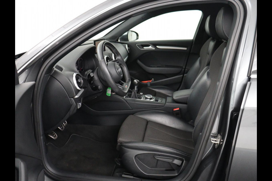 Audi A3 Sportback 30 TFSI Advance Sport | S-Line | Stoelverwarming | Parkeerhulp | Cruise control | Navigatie | Bluetooth | Climate control | Full LED