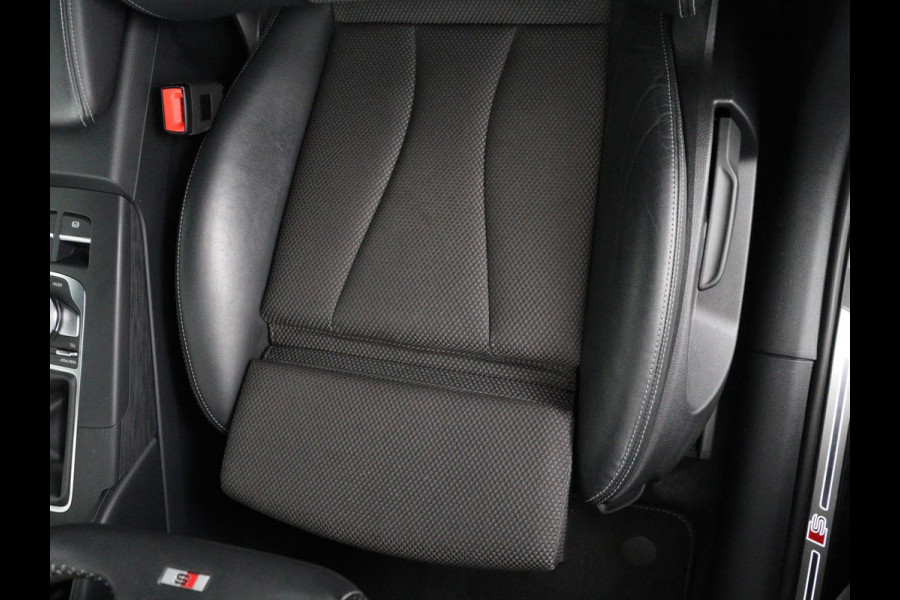 Audi A3 Sportback 30 TFSI Advance Sport | S-Line | Stoelverwarming | Parkeerhulp | Cruise control | Navigatie | Bluetooth | Climate control | Full LED