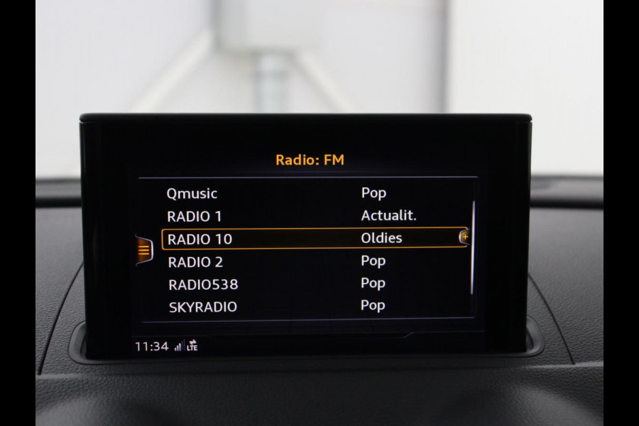 Audi A3 Sportback 30 TFSI Advance Sport | S-Line | Stoelverwarming | Parkeerhulp | Cruise control | Navigatie | Bluetooth | Climate control | Full LED