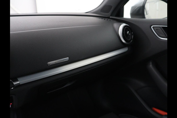 Audi A3 Sportback 30 TFSI Advance Sport | S-Line | Stoelverwarming | Parkeerhulp | Cruise control | Navigatie | Bluetooth | Climate control | Full LED