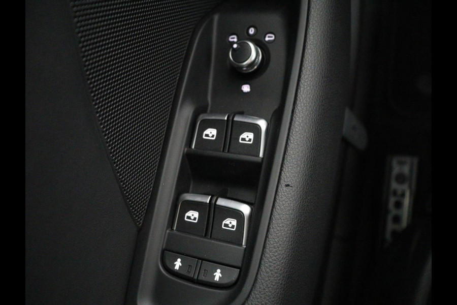 Audi A3 Sportback 30 TFSI Advance Sport | S-Line | Stoelverwarming | Parkeerhulp | Cruise control | Navigatie | Bluetooth | Climate control | Full LED
