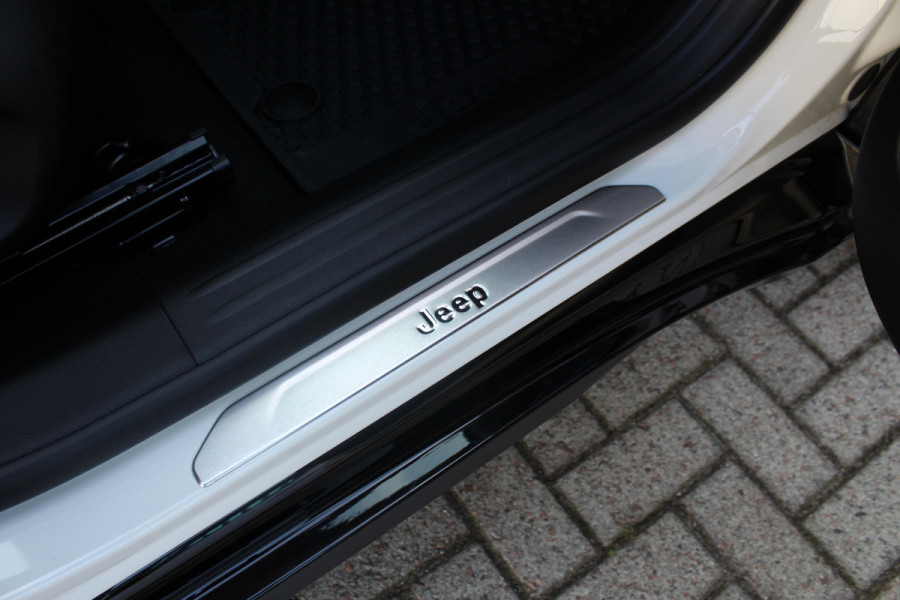 Jeep Compass 4xe 240 Plug-in Hybrid Electric Summit | Panoramadak | Leder | 360 | Stoelverwarming/ventilatie | BLIS