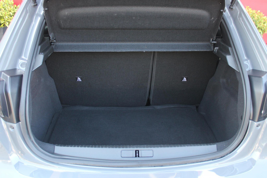Peugeot 208 1.2 Hybrid 145PK AUTOMAAT GT PACK | ELEKTRISCH BEDIENBARE BESTUURDERSSTOEL MET MASSAGE FUNCTIE | ALCANTARA BEKLEDING | STOEL VERWARMING | CRUISE CONTROL | DAB+ RADIO | APPLE CARPLAY/ANDROID AUTO | FULL LED KOPLAMPEN | KEYLESS ENTRY/START | 17" LICHTMETALEN VELGEN | CLIMATE CONTROL | PARKEERSENSOREN VOOR + ACHTER | ACHTERUITRIJ CAMERA |