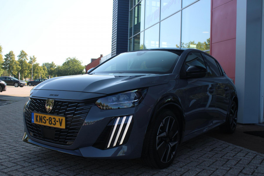 Peugeot 208 1.2 Hybrid 145PK AUTOMAAT GT PACK | ELEKTRISCH BEDIENBARE BESTUURDERSSTOEL MET MASSAGE FUNCTIE | ALCANTARA BEKLEDING | STOEL VERWARMING | CRUISE CONTROL | DAB+ RADIO | APPLE CARPLAY/ANDROID AUTO | FULL LED KOPLAMPEN | KEYLESS ENTRY/START | 17" LICHTMETALEN VELGEN | CLIMATE CONTROL | PARKEERSENSOREN VOOR + ACHTER | ACHTERUITRIJ CAMERA |