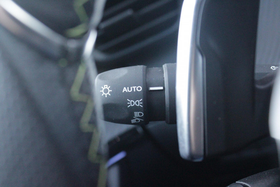Peugeot 208 1.2 Hybrid 145PK AUTOMAAT GT PACK | ELEKTRISCH BEDIENBARE BESTUURDERSSTOEL MET MASSAGE FUNCTIE | ALCANTARA BEKLEDING | STOEL VERWARMING | CRUISE CONTROL | DAB+ RADIO | APPLE CARPLAY/ANDROID AUTO | FULL LED KOPLAMPEN | KEYLESS ENTRY/START | 17" LICHTMETALEN VELGEN | CLIMATE CONTROL | PARKEERSENSOREN VOOR + ACHTER | ACHTERUITRIJ CAMERA |