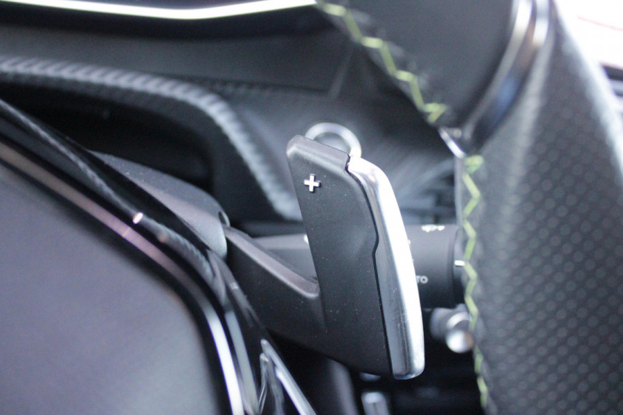 Peugeot 208 1.2 Hybrid 145PK AUTOMAAT GT PACK | ELEKTRISCH BEDIENBARE BESTUURDERSSTOEL MET MASSAGE FUNCTIE | ALCANTARA BEKLEDING | STOEL VERWARMING | CRUISE CONTROL | DAB+ RADIO | APPLE CARPLAY/ANDROID AUTO | FULL LED KOPLAMPEN | KEYLESS ENTRY/START | 17" LICHTMETALEN VELGEN | CLIMATE CONTROL | PARKEERSENSOREN VOOR + ACHTER | ACHTERUITRIJ CAMERA |