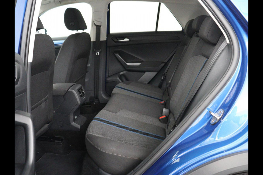 Volkswagen T-Roc 1.0 TSI Style | Trekhaak | Stoelverwarming | Parkeerhulp | Adaptive cruise | Navigatie | Bluetooth | Carplay | Climate control | Virtual cockpit