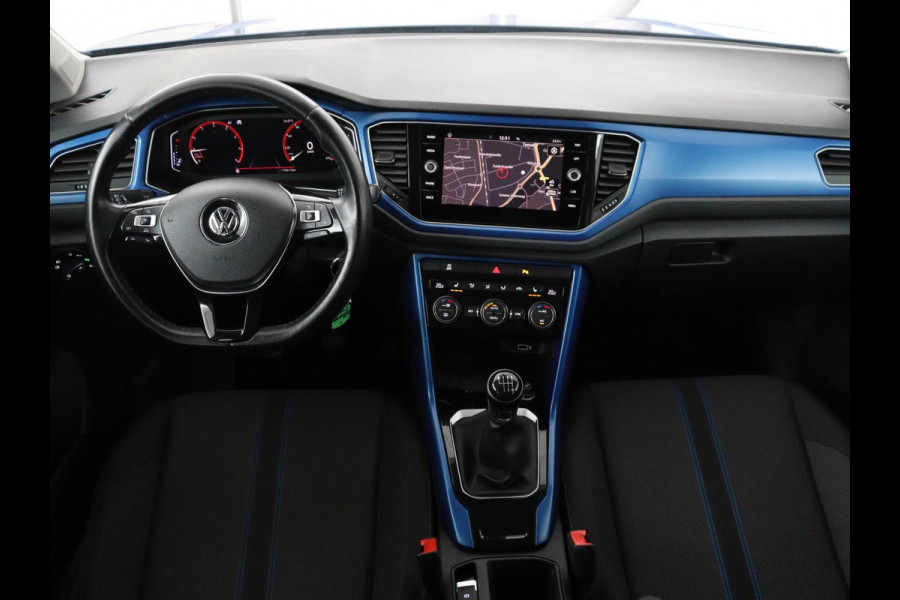 Volkswagen T-Roc 1.0 TSI Style | Trekhaak | Stoelverwarming | Parkeerhulp | Adaptive cruise | Navigatie | Bluetooth | Carplay | Climate control | Virtual cockpit