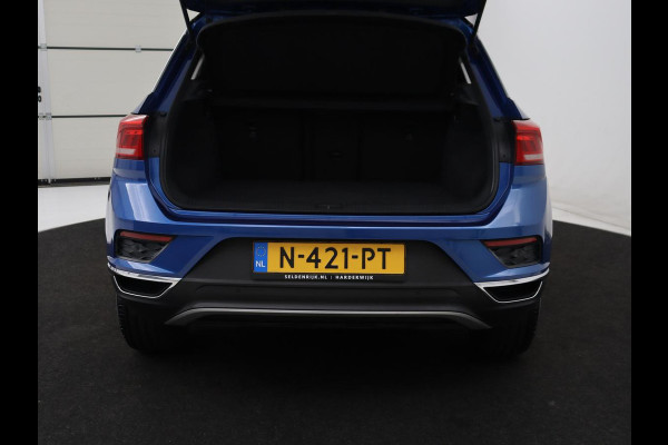 Volkswagen T-Roc 1.0 TSI Style | Trekhaak | Stoelverwarming | Parkeerhulp | Adaptive cruise | Navigatie | Bluetooth | Carplay | Climate control | Virtual cockpit