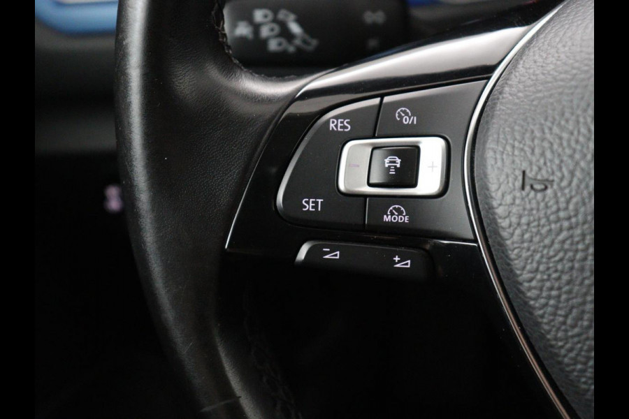 Volkswagen T-Roc 1.0 TSI Style | Trekhaak | Stoelverwarming | Parkeerhulp | Adaptive cruise | Navigatie | Bluetooth | Carplay | Climate control | Virtual cockpit
