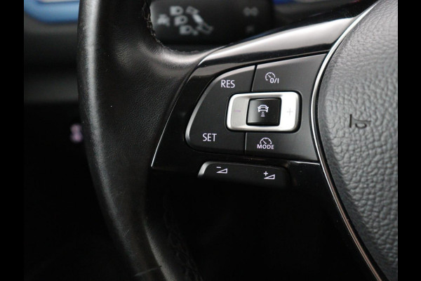 Volkswagen T-Roc 1.0 TSI Style | Trekhaak | Stoelverwarming | Parkeerhulp | Adaptive cruise | Navigatie | Bluetooth | Carplay | Climate control | Virtual cockpit