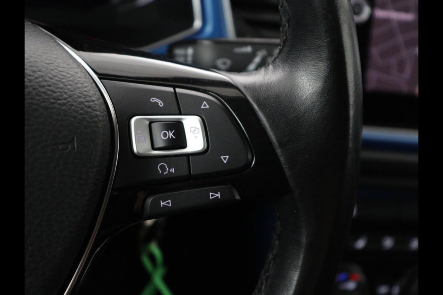 Volkswagen T-Roc 1.0 TSI Style | Trekhaak | Stoelverwarming | Parkeerhulp | Adaptive cruise | Navigatie | Bluetooth | Carplay | Climate control | Virtual cockpit