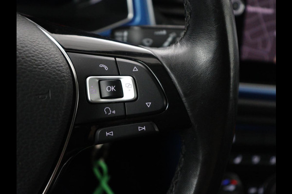 Volkswagen T-Roc 1.0 TSI Style | Trekhaak | Stoelverwarming | Parkeerhulp | Adaptive cruise | Navigatie | Bluetooth | Carplay | Climate control | Virtual cockpit