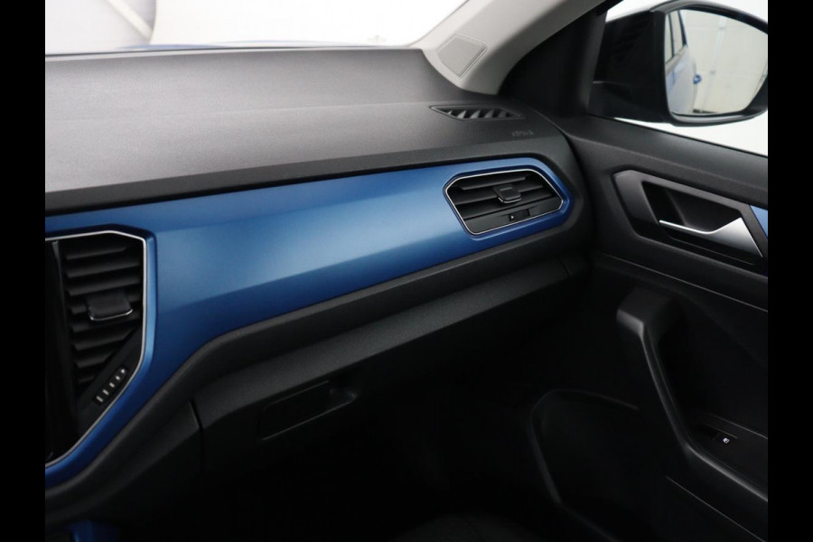 Volkswagen T-Roc 1.0 TSI Style | Trekhaak | Stoelverwarming | Parkeerhulp | Adaptive cruise | Navigatie | Bluetooth | Carplay | Climate control | Virtual cockpit