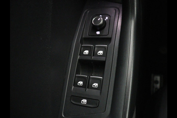 Volkswagen T-Roc 1.0 TSI Style | Trekhaak | Stoelverwarming | Parkeerhulp | Adaptive cruise | Navigatie | Bluetooth | Carplay | Climate control | Virtual cockpit