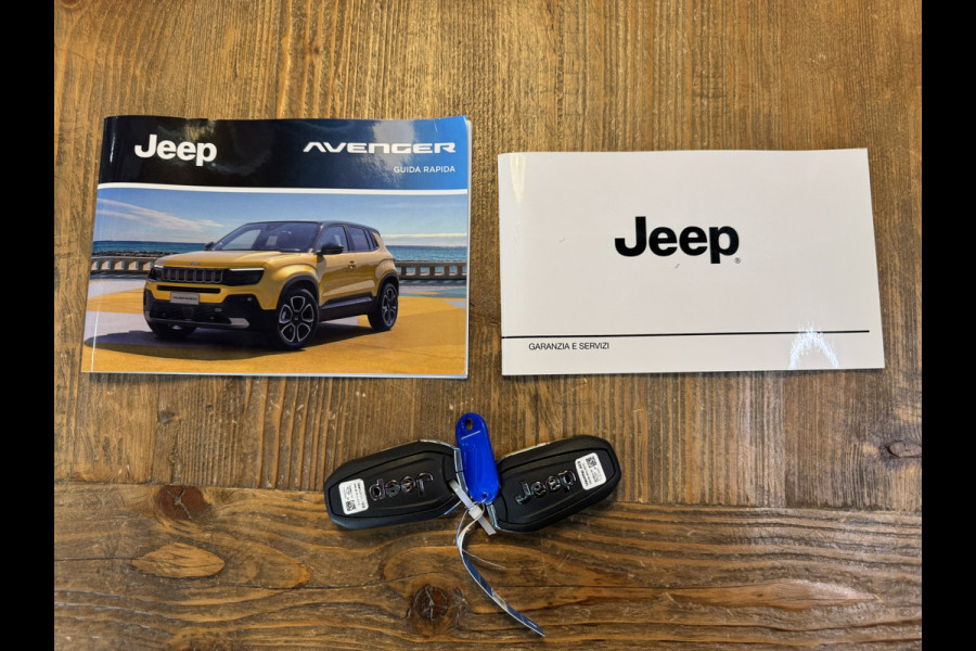 Jeep Avenger Summit 54 kWh Clima Camera Carplay PDC voor en achter Half Leder