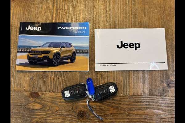 Jeep Avenger Summit 54 kWh Clima Camera Carplay PDC voor en achter Half Leder