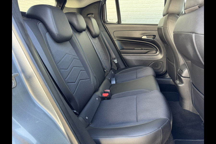 Jeep Avenger Summit 54 kWh Clima Camera Carplay PDC voor en achter Half Leder